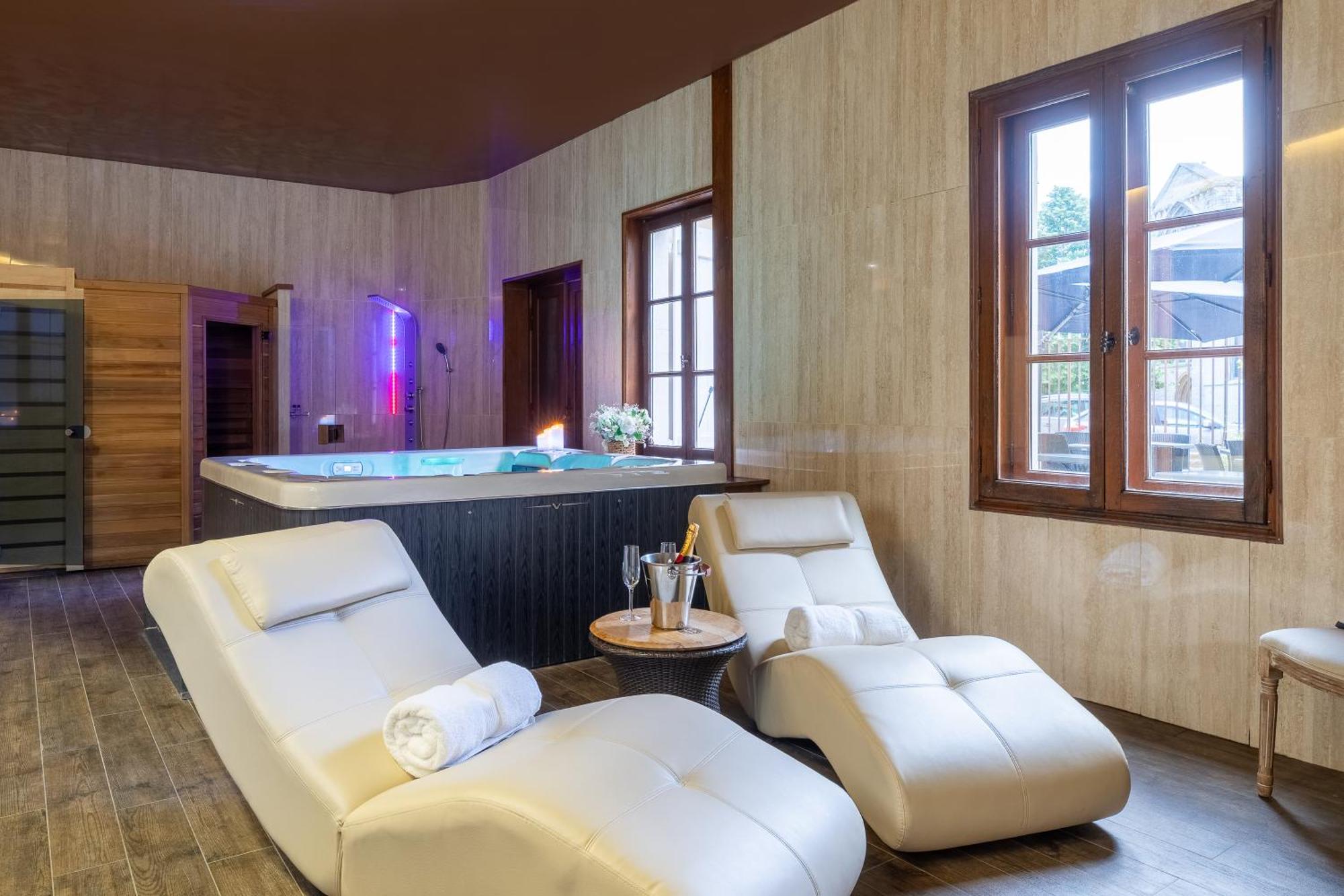 Demeures & Chateaux - Hotel Greuze & Spa ตูร์นุส ภายนอก รูปภาพ